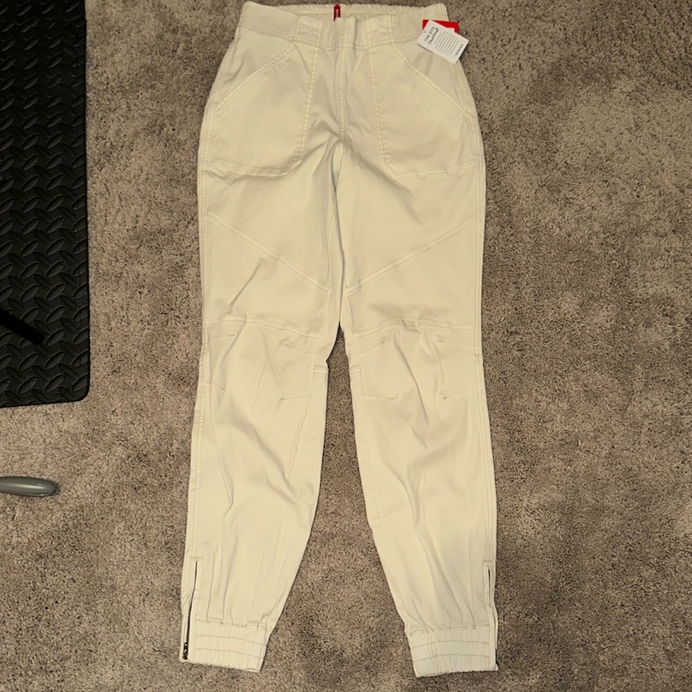 NWT SPANX Stretch Twill Cargo Jogger Medium Cream